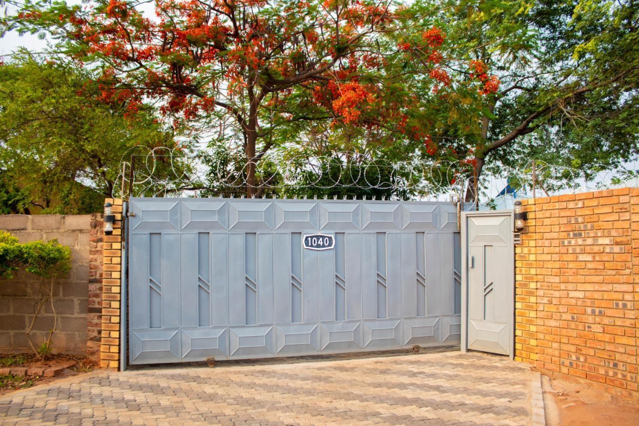 Chitova'S Guesthouse Victoria Falls Exterior foto